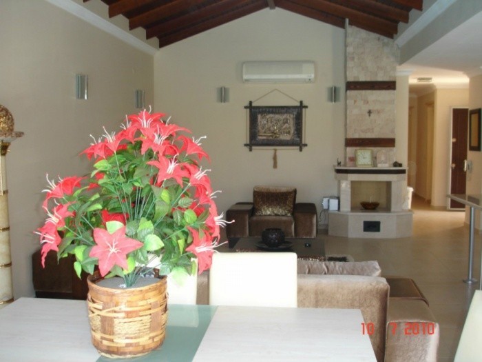 4 bedroomed luxury detached villa with 1300 sqm pool