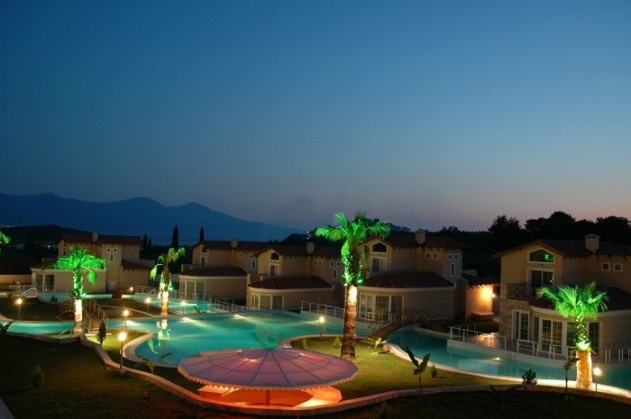4 bedroomed luxury detached villa with 1300 sqm pool