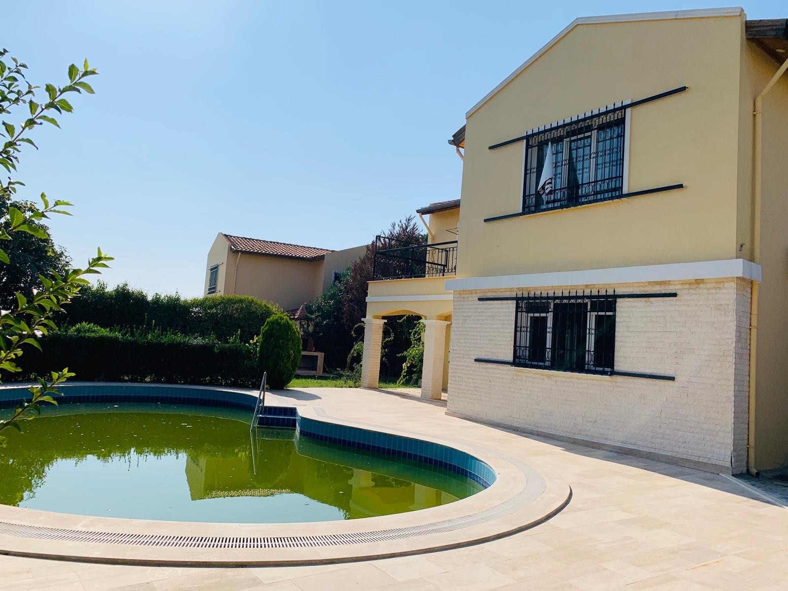 Detached Villa with Pool and 1000sqm Private Garden in Kusadasi