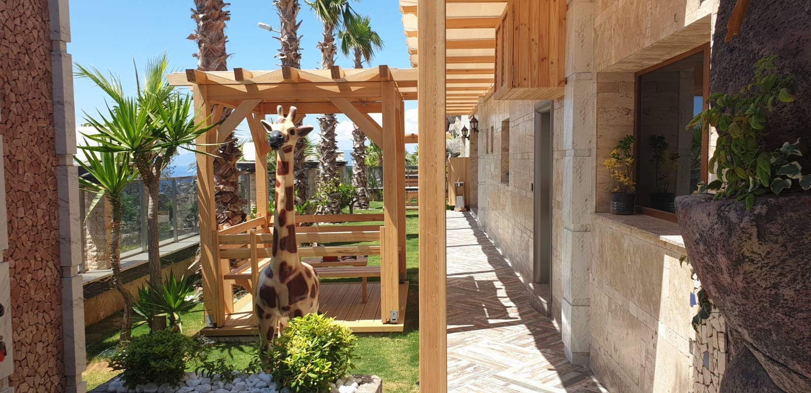 3 BEDROOMED LUXURY RESIDENCE FOR SALE IN LADIES BEACH