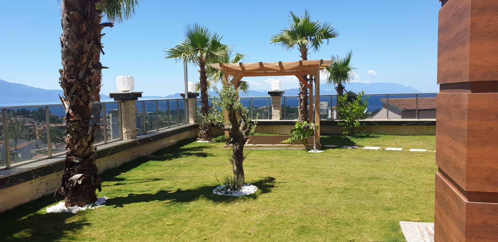 3 BEDROOMED LUXURY RESIDENCE FOR SALE IN LADIES BEACH