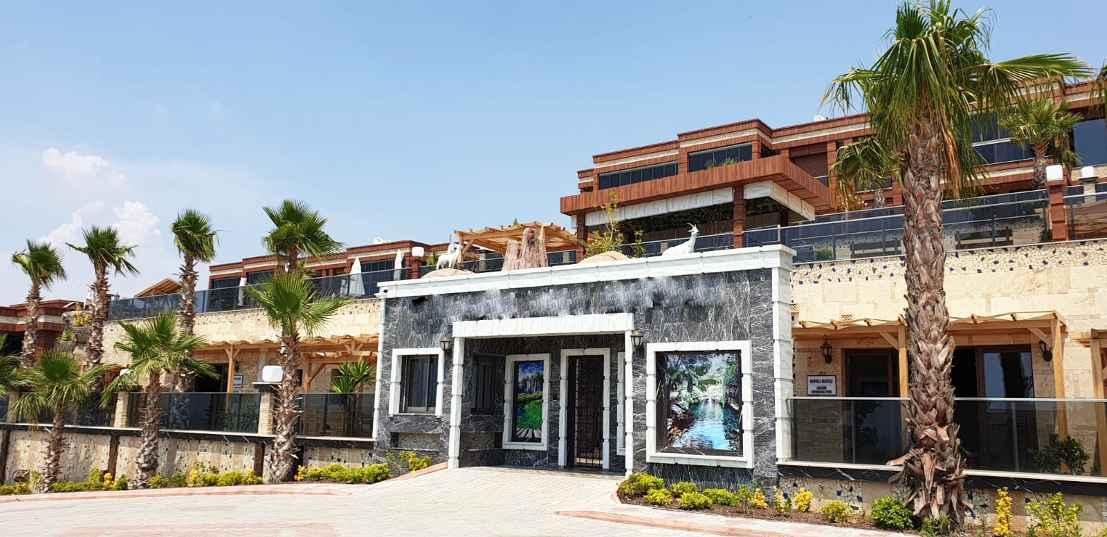 3 BEDROOMED LUXURY RESIDENCE FOR SALE IN LADIES BEACH