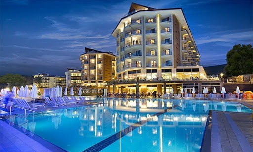 Luxury Furnished 3 Bed Unit in Beachfront Project Kusadasi