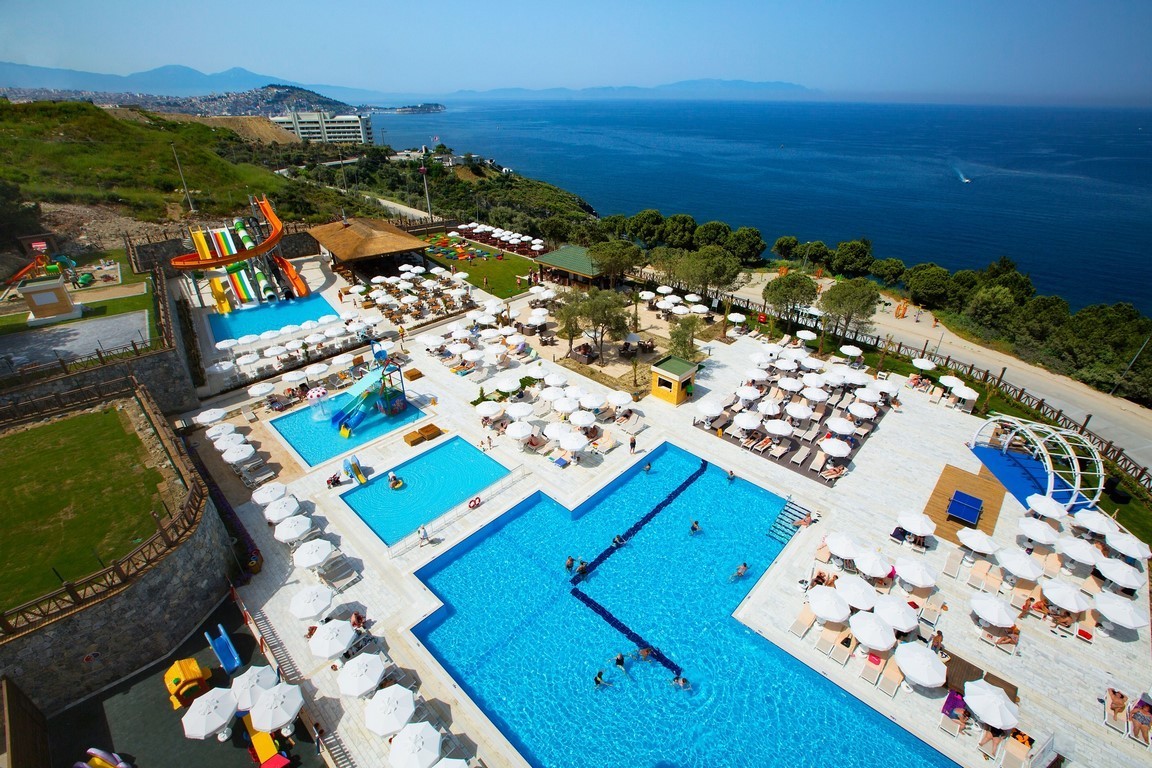 Luxury Furnished 3 Bed Unit in Beachfront Project Kusadasi