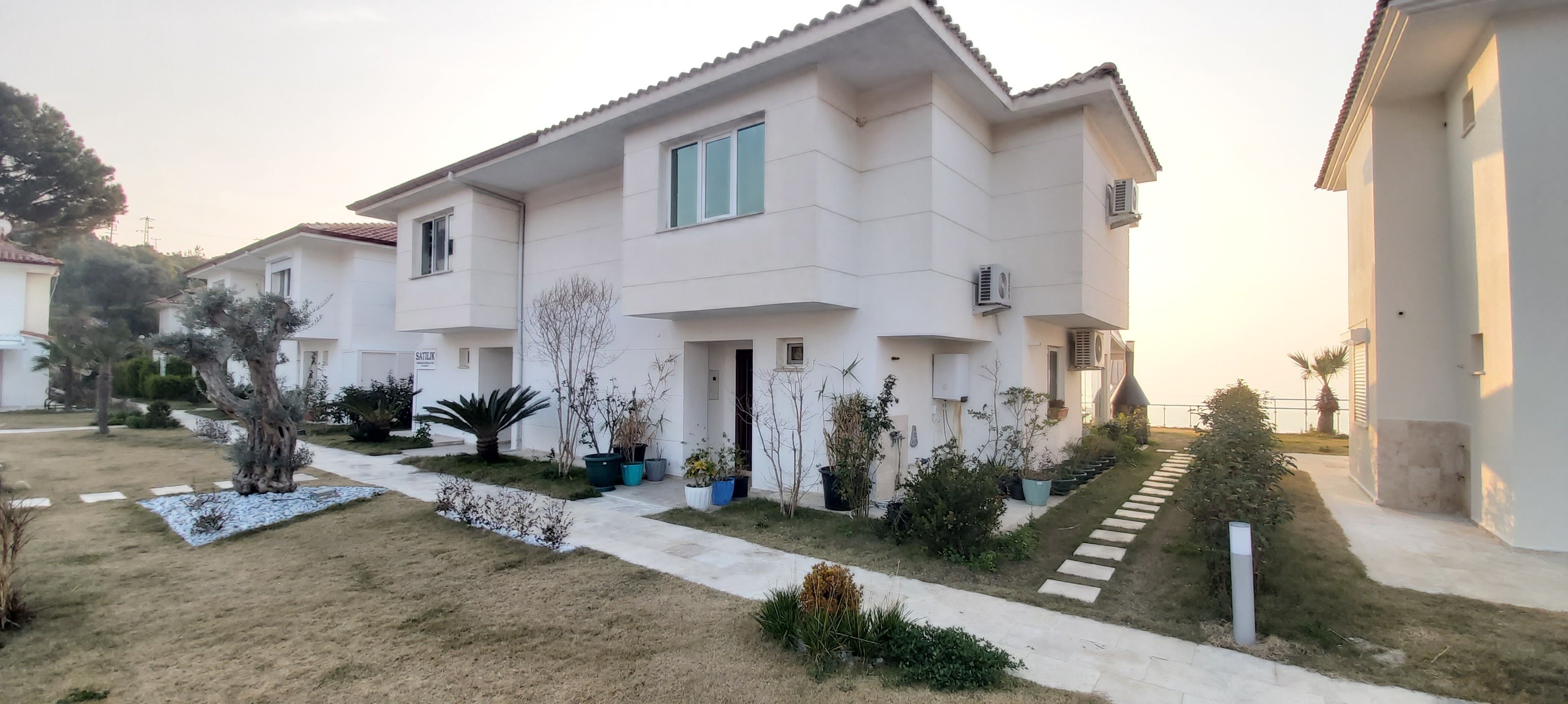 KUSADASI MARINA BEACH FRONT VILLA FULLY FURNISHED !