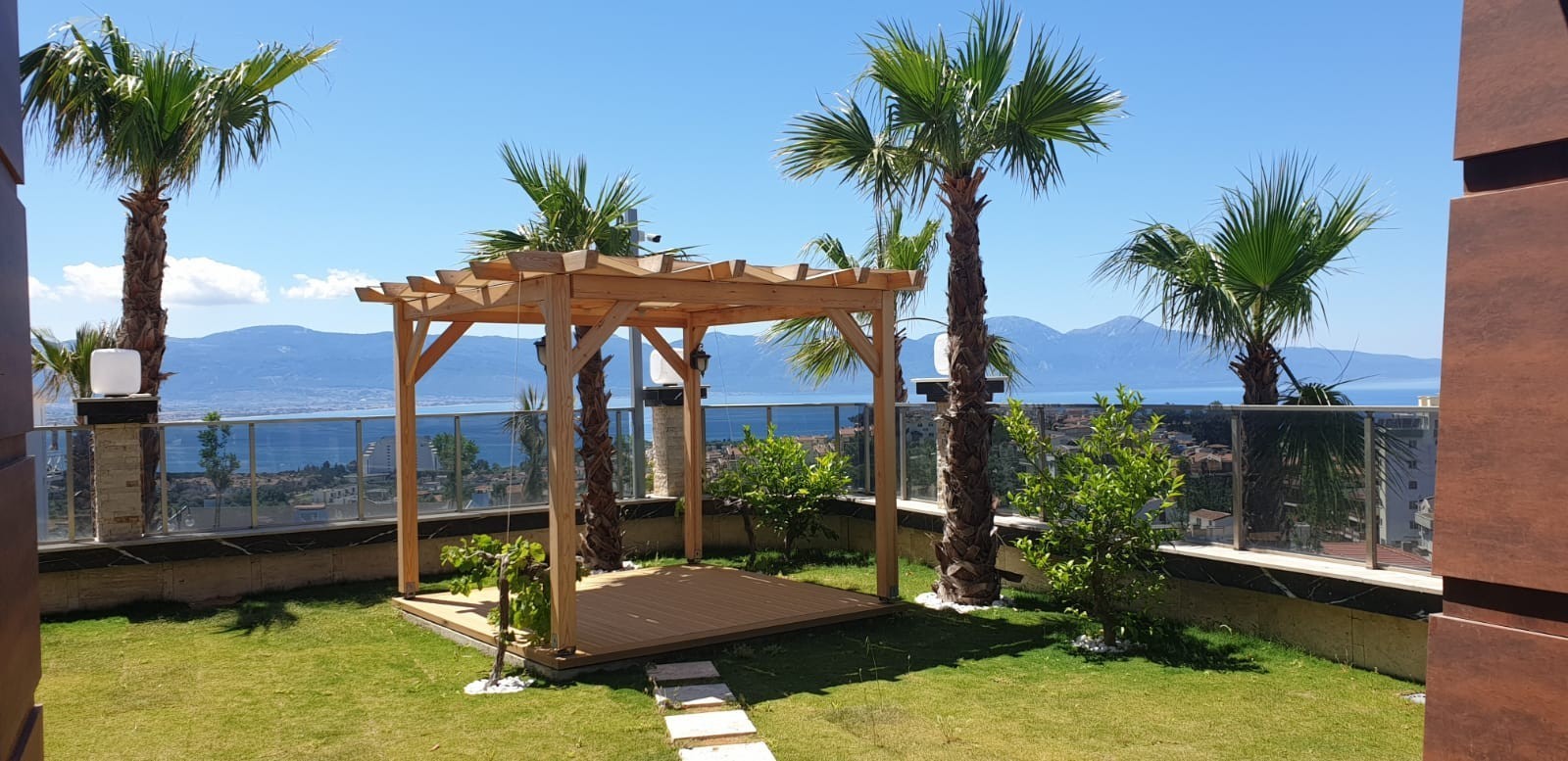 3 BEDROOMED LUXURY RESIDENCE FOR SALE IN LADIES BEACH