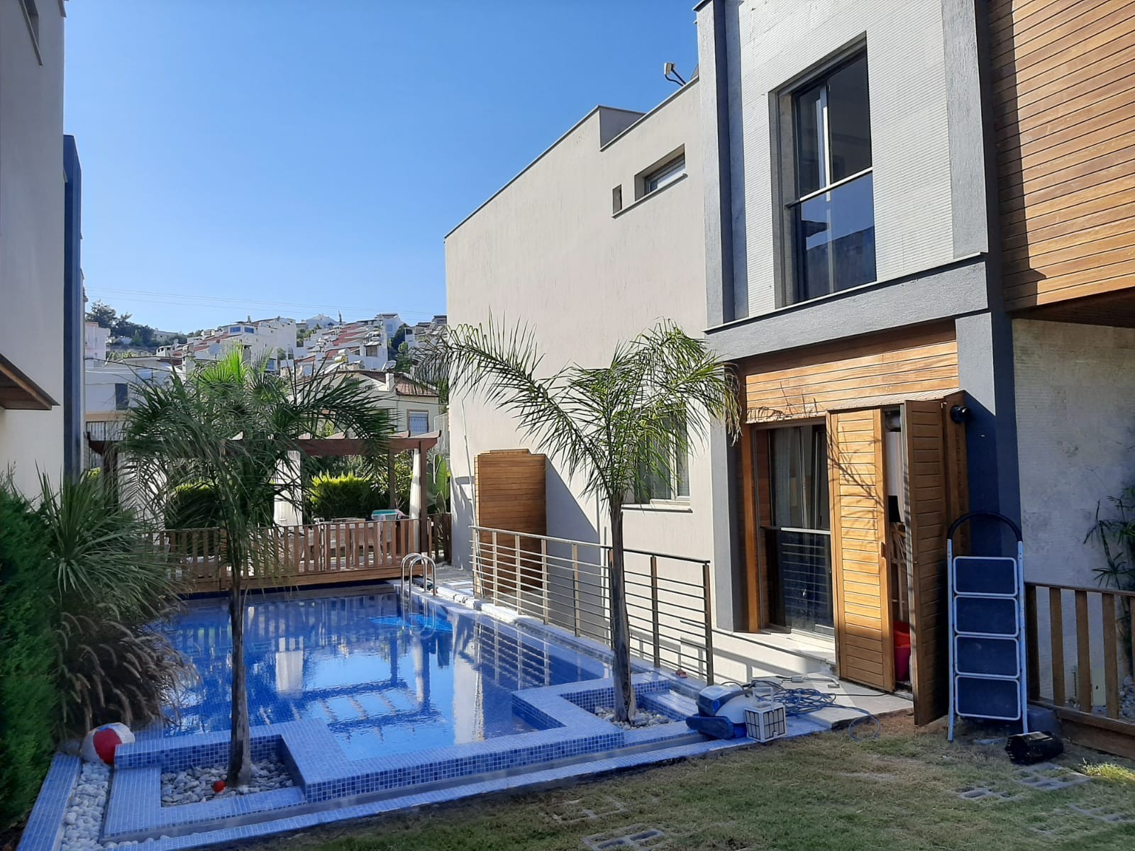 5 Bedrooms Detached Villa with Private Pool in Kusadasi