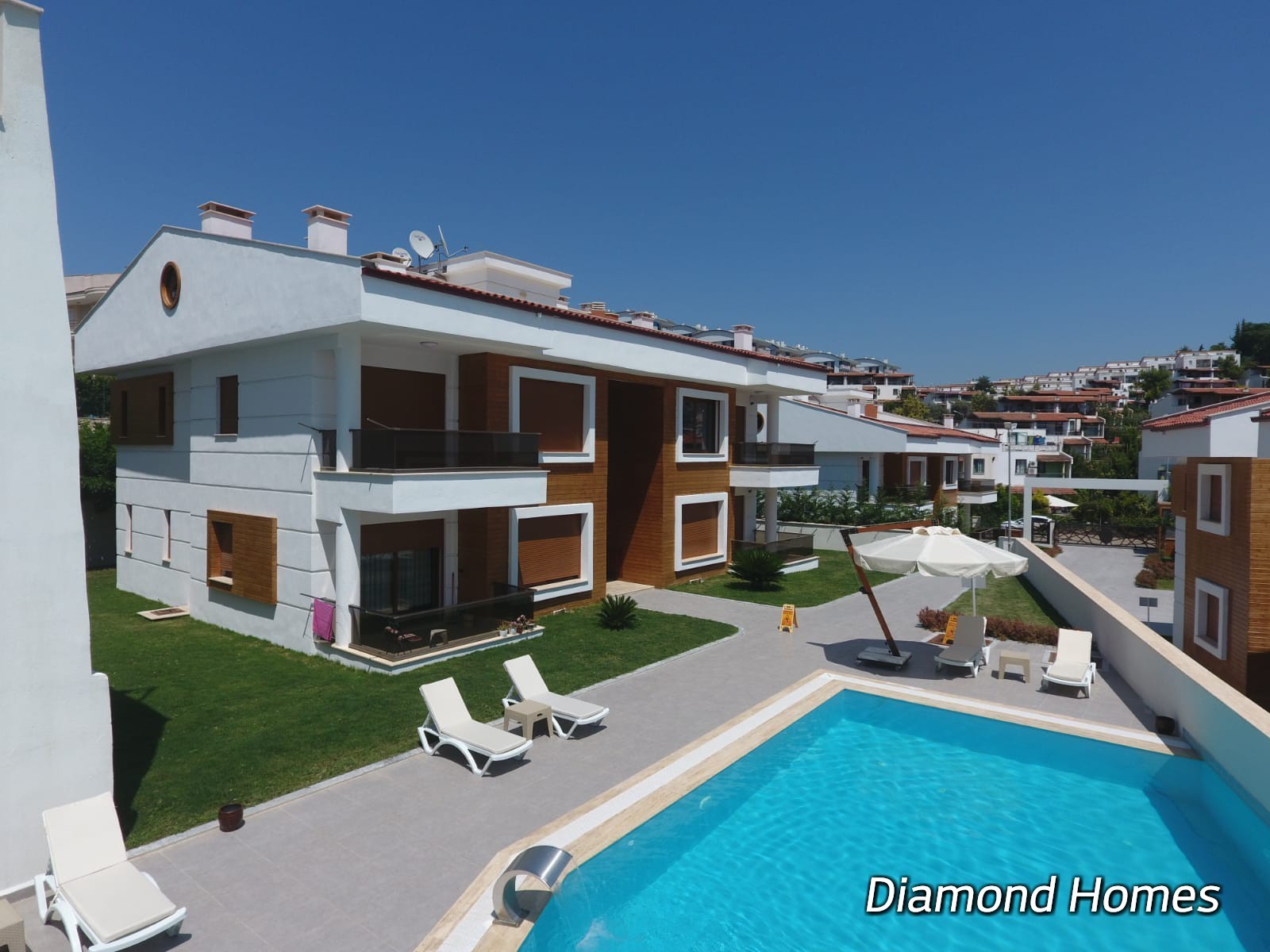 LADIES BEACH BRAND NEW 2 BEDROOM APARTMENT FOR SALE