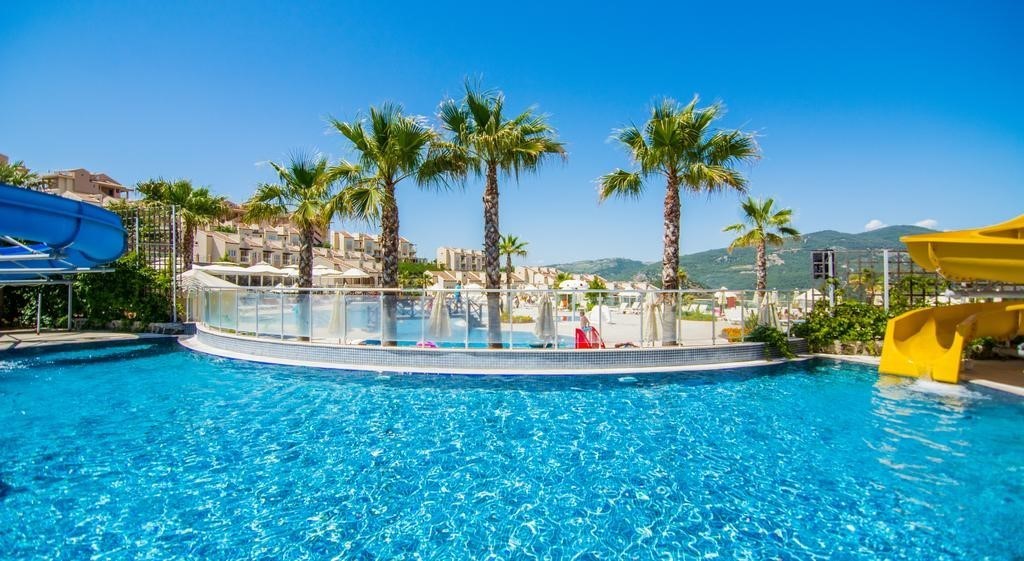 2 Bed Furnished Penthouse Apartment in Golf & Spa Resort in Kusadasi
