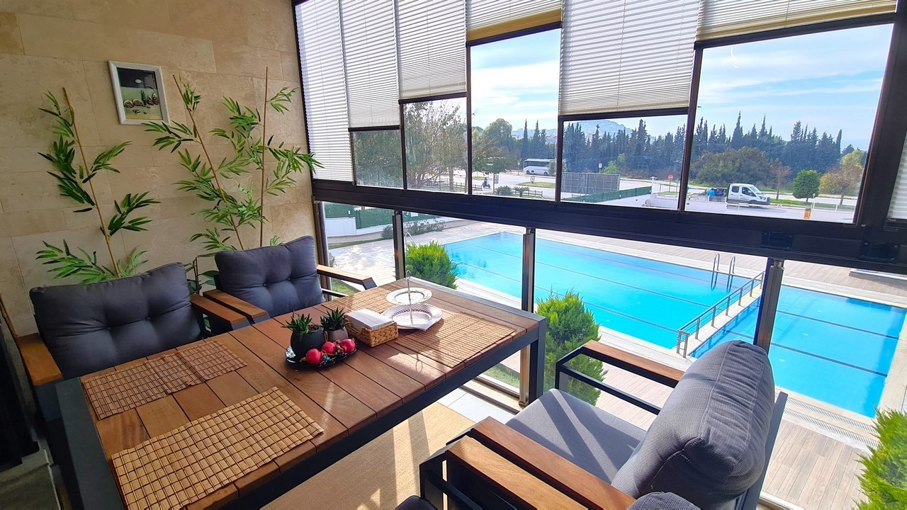Appartement 2 chambres meublé à vendre dans la zone de la Marina à Kusadasi