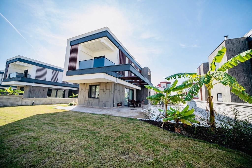 Престижная ультра-роскошная вилла на участке 540 м² в самом сердце Кушадасы