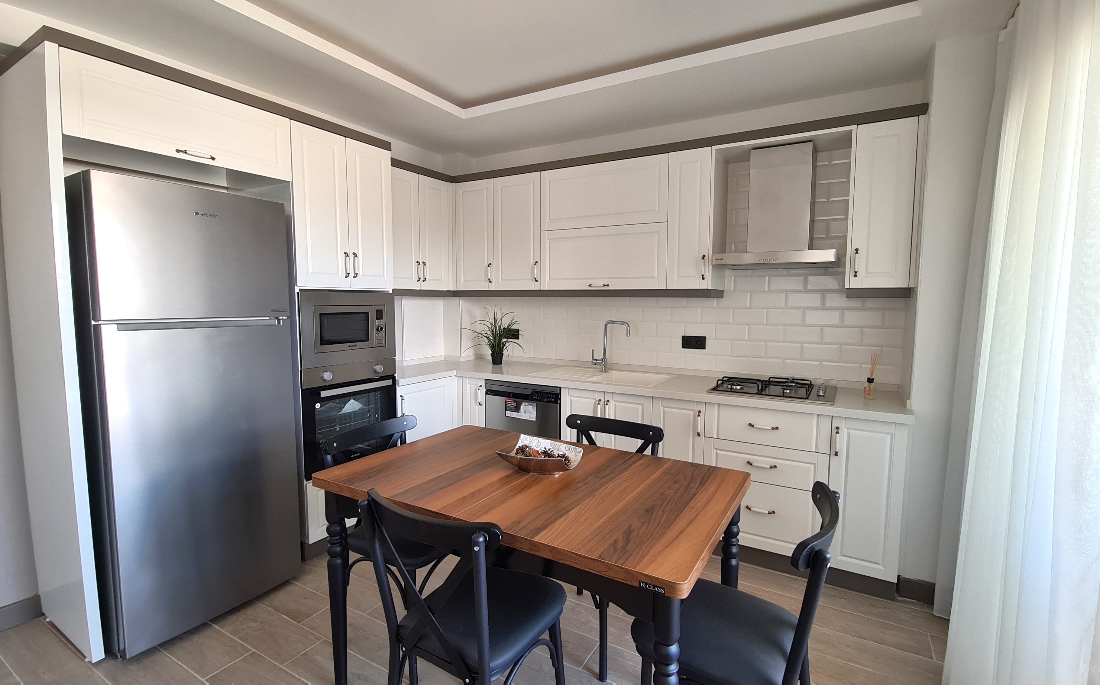 Appartement moderne entièrement meublé à vendre dans le quartier de Değirmendere, Kuşadası