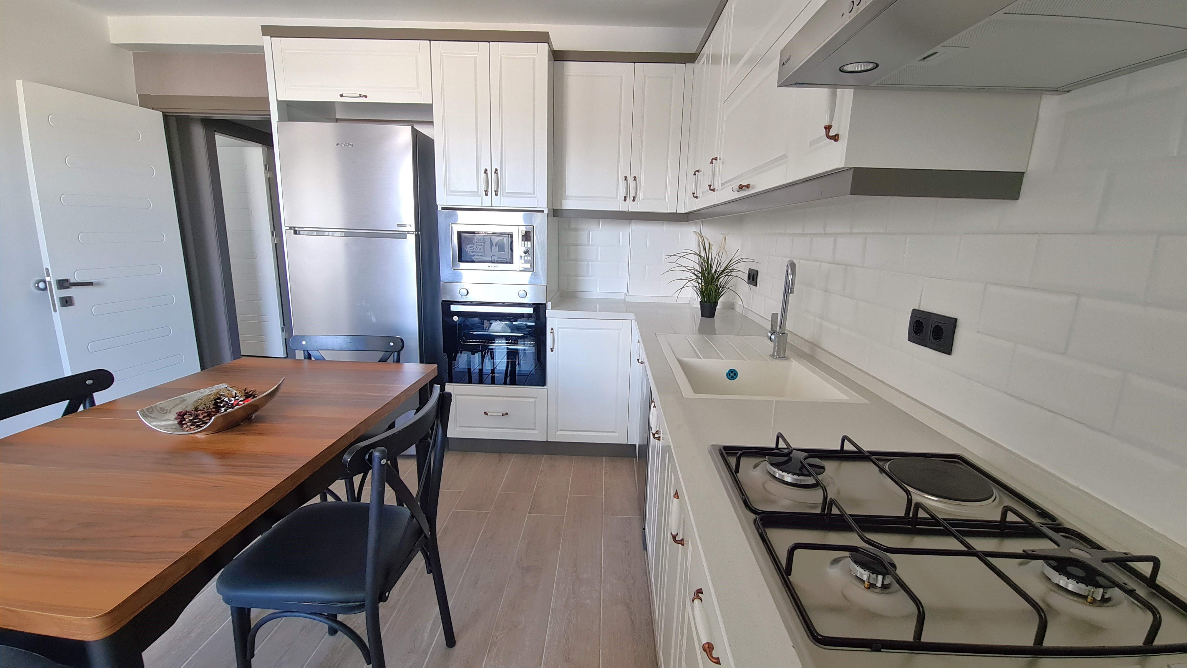 Appartement moderne entièrement meublé à vendre dans le quartier de Değirmendere, Kuşadası