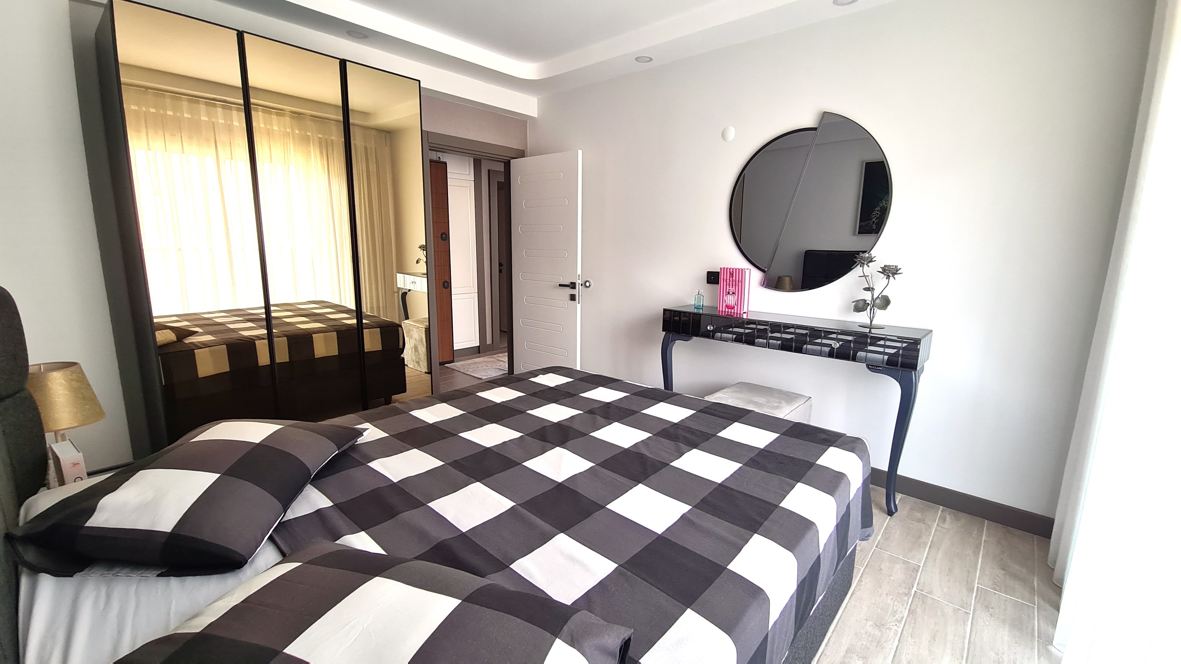 Appartement moderne entièrement meublé à vendre dans le quartier de Değirmendere, Kuşadası