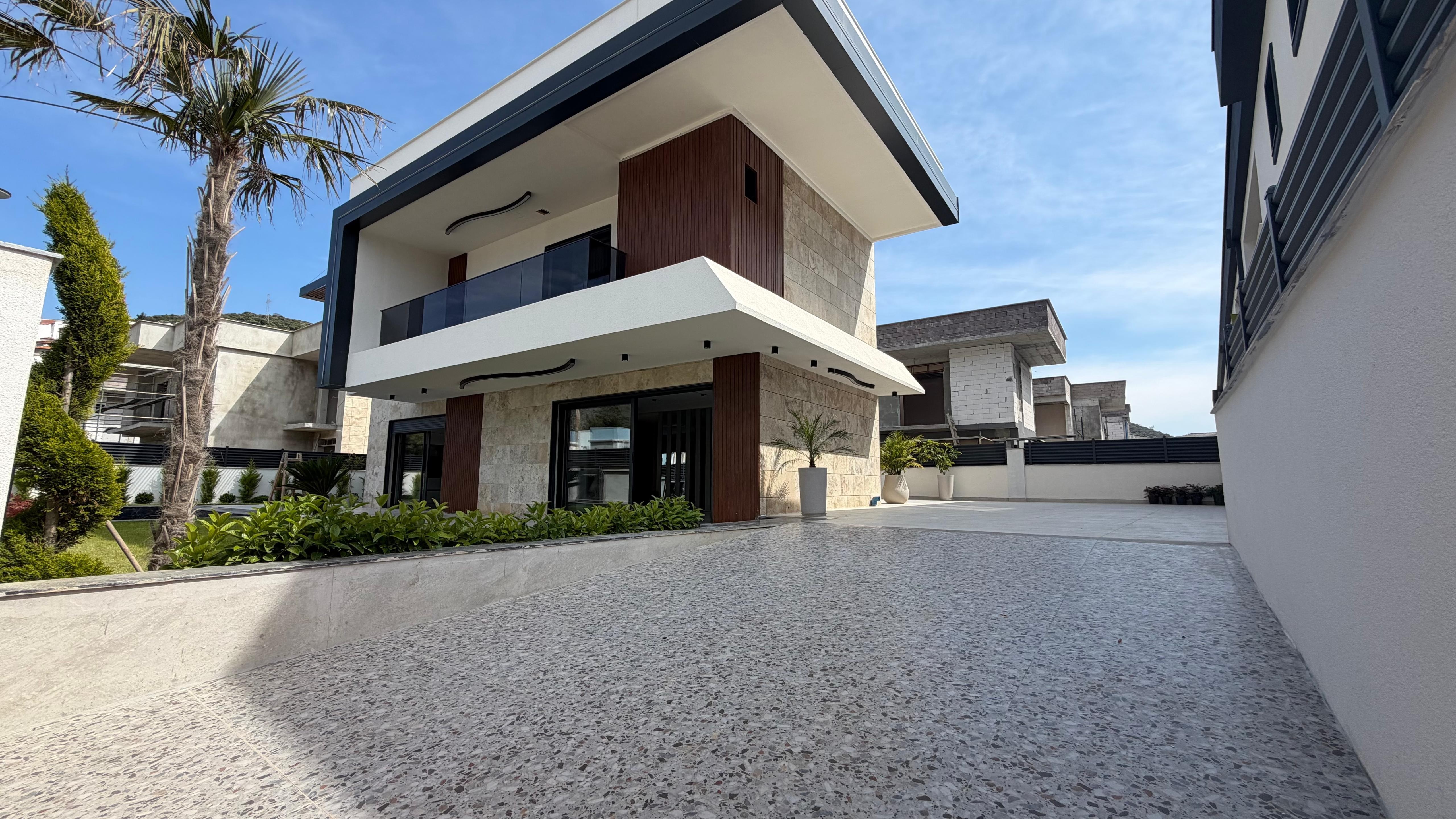 LUXURY MODERN VILLA FOR SALE WITHIN WALKING DISTANCE OF THE SEA IN EGE NEIGHBORHOOD, KUŞADASI