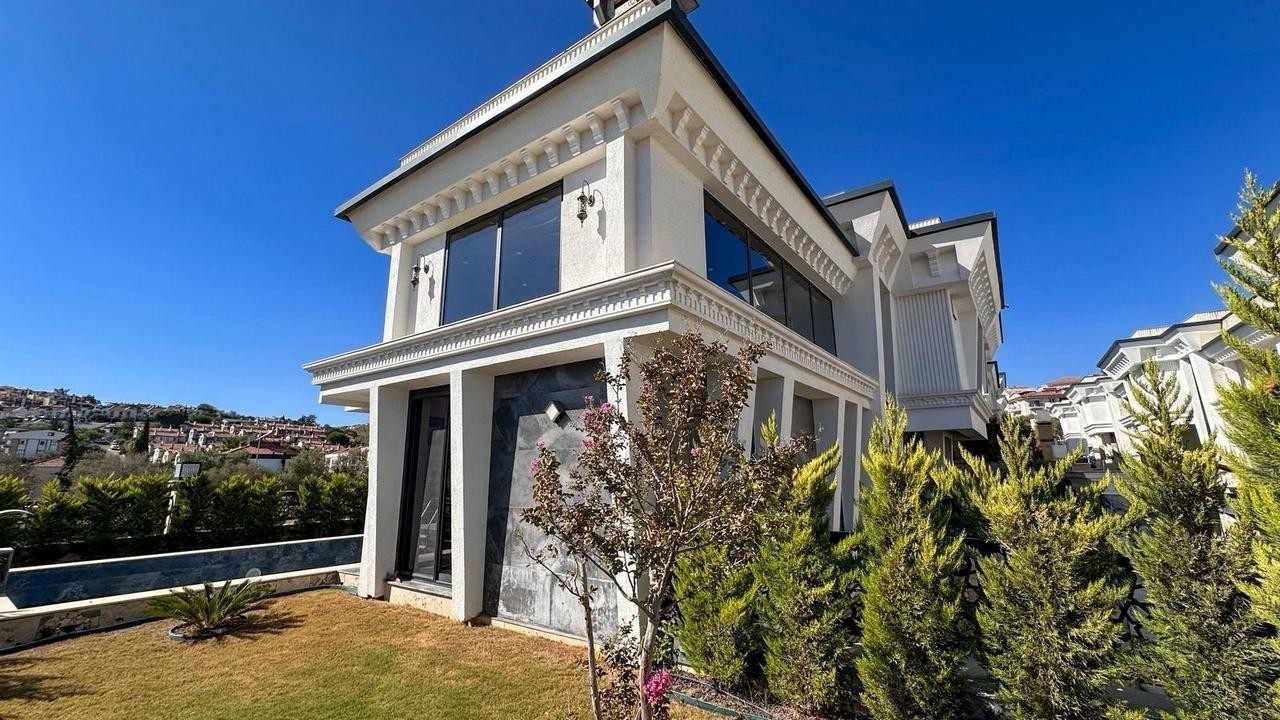 LUXURY & EXCLUSIVE DESIGN VILLA IN KADINLAR DENİZİ, KUŞADASI