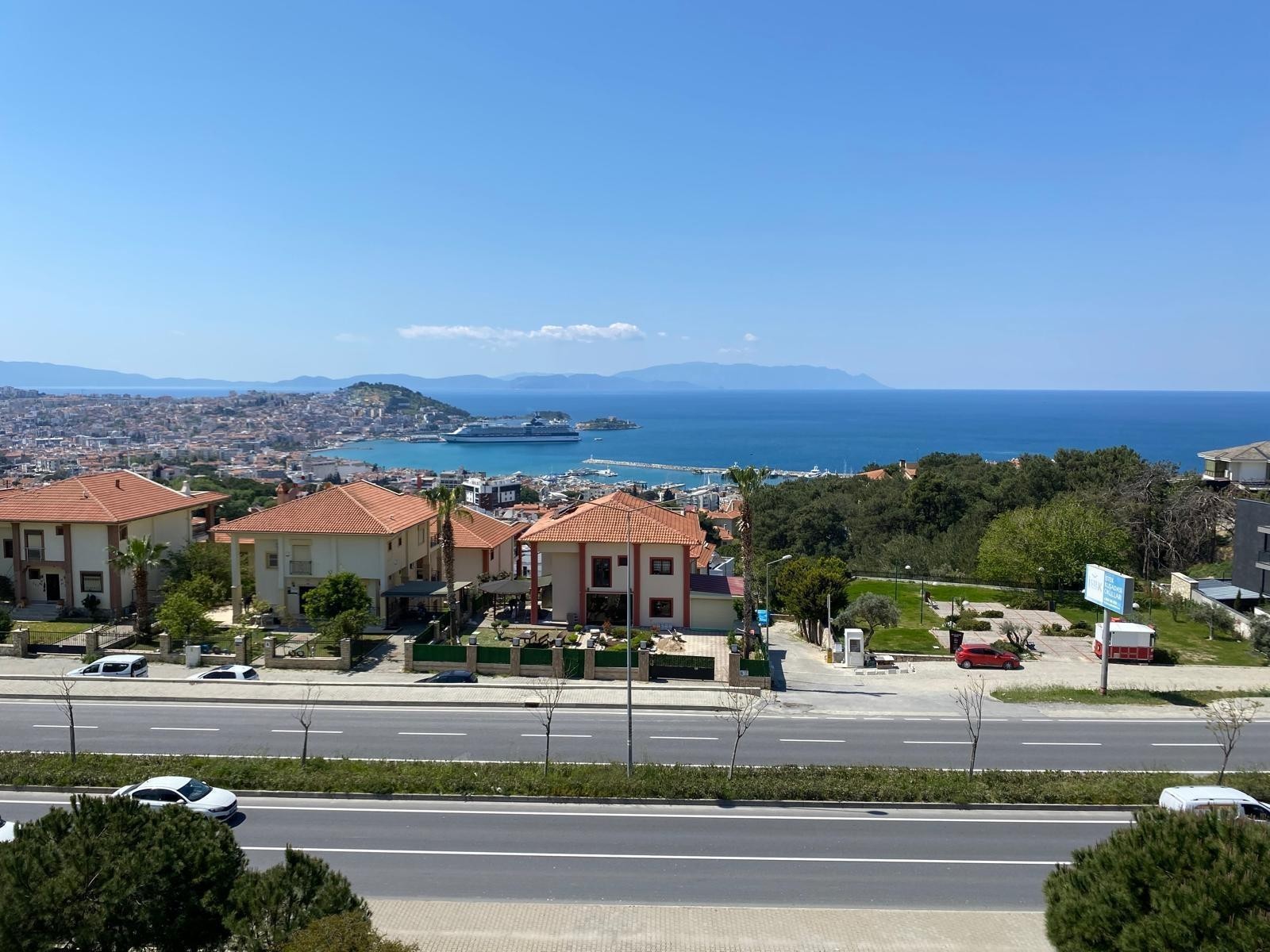 MODERN, FULLY FURNISHED 1-BEDROOM APARTMENT WITH PANORAMIC SEA VIEW IN KUŞADASI