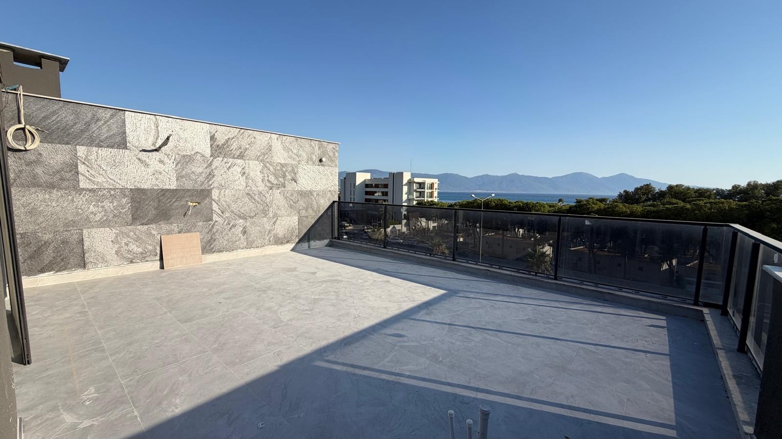 EXCLUSIVE LUXURY PENTHOUSE DUPLEX WITH PANORAMIC SEA VIEWS | 243 m² INCLUDING TERRACE | PRIME KUŞADASI LOCATION
