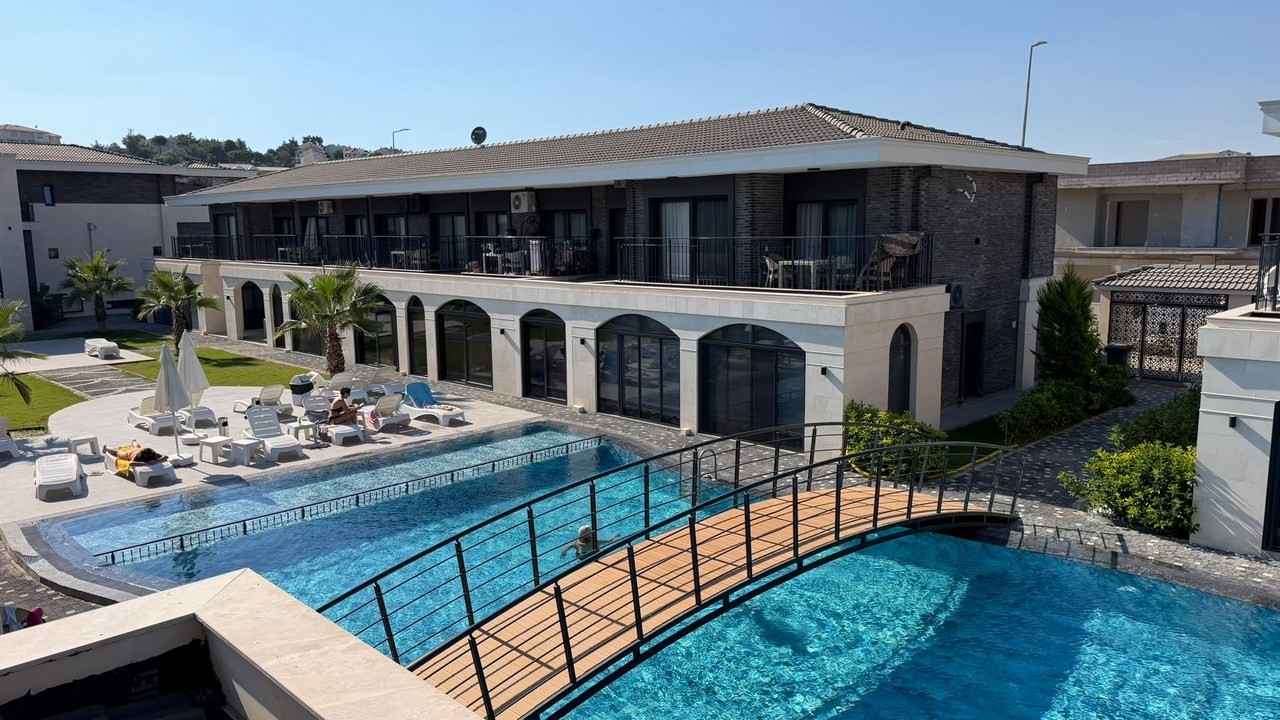 COUNTRY STYLE DESIGNED 2+1 APARTMENT WITH POOL VIEW IN KUŞADASI