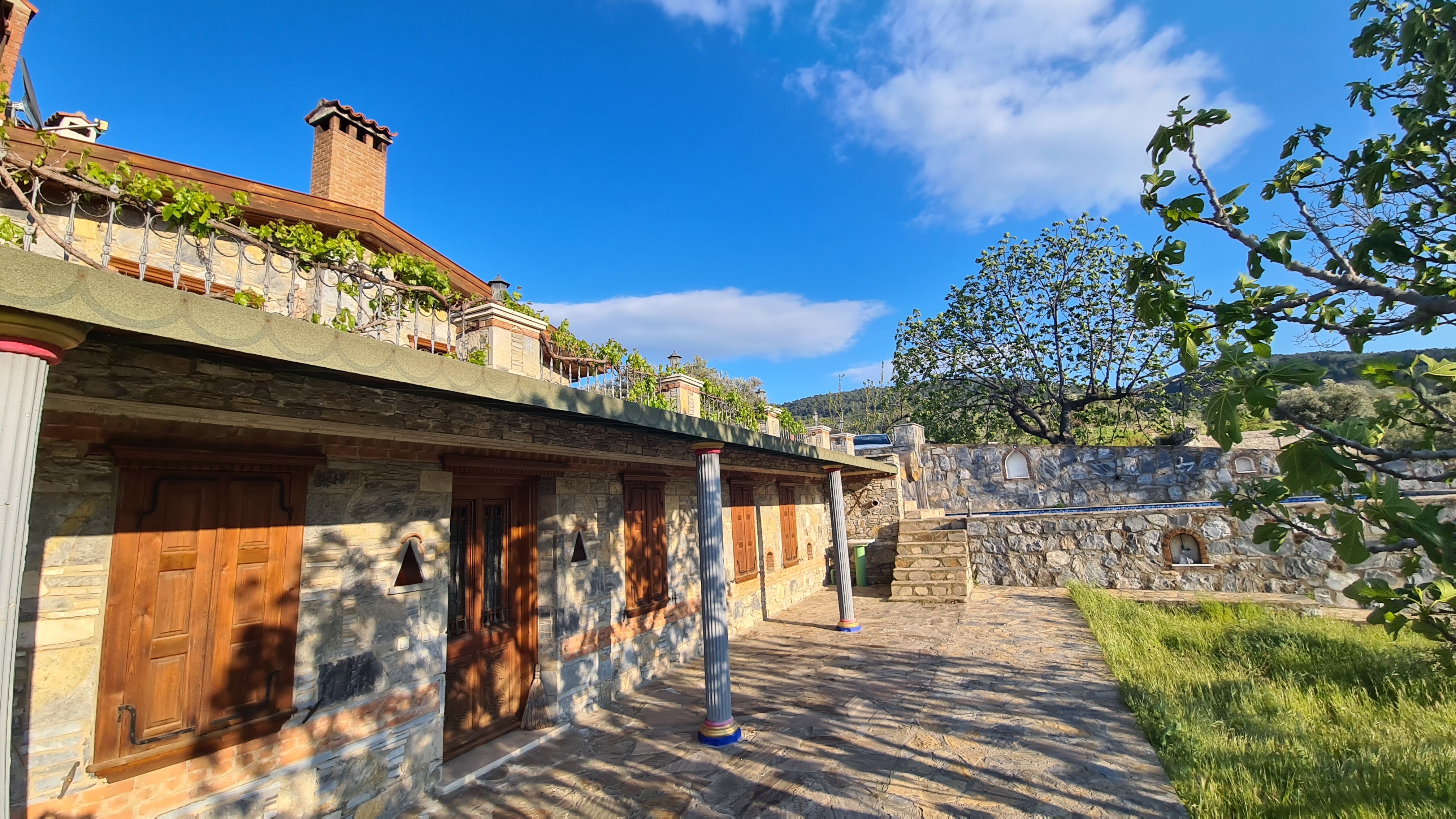 Extraordinary Stone Farm Estate in Şirince – 10,000 m² Private Land | Boutique Hotel License | Exceptional Investment Opportunity