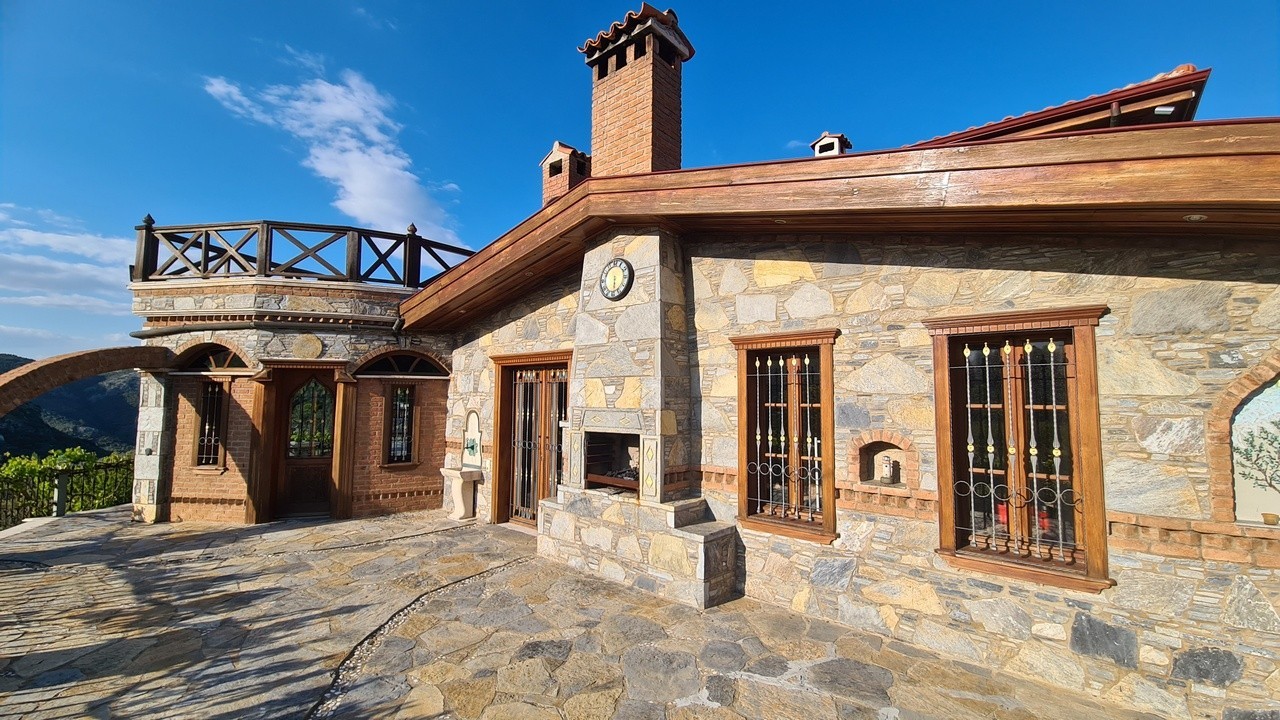 Extraordinary Stone Farm Estate in Şirince – 10,000 m² Private Land | Boutique Hotel License | Exceptional Investment Opportunity