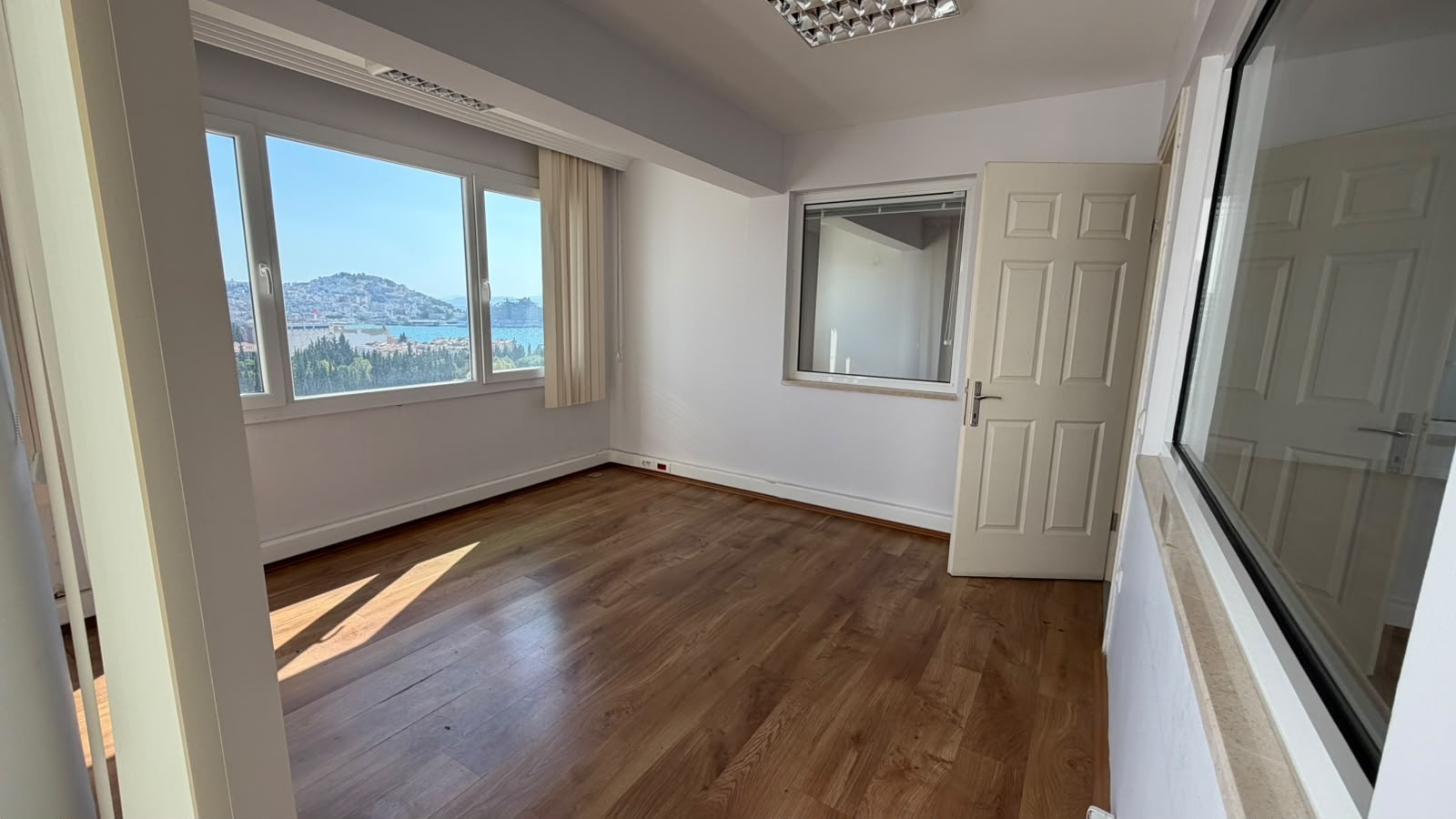 SEA VIEW BUILDING & APARTMENT DEVELOPMENT OPPORTUNITY FOR SALE IN KUŞADASI MARINA DISTRICT
