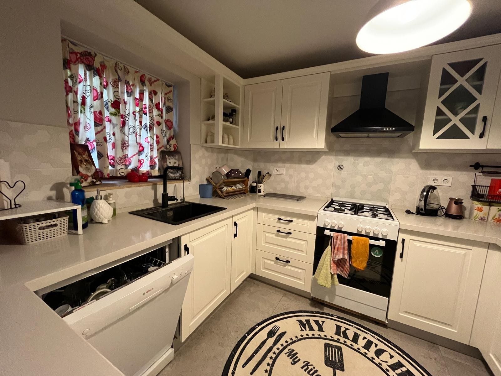 Fully Renovated Spacious Villa in Kuşadası Marina Area – Prime Location with Sea Views Suitable for Citizenship