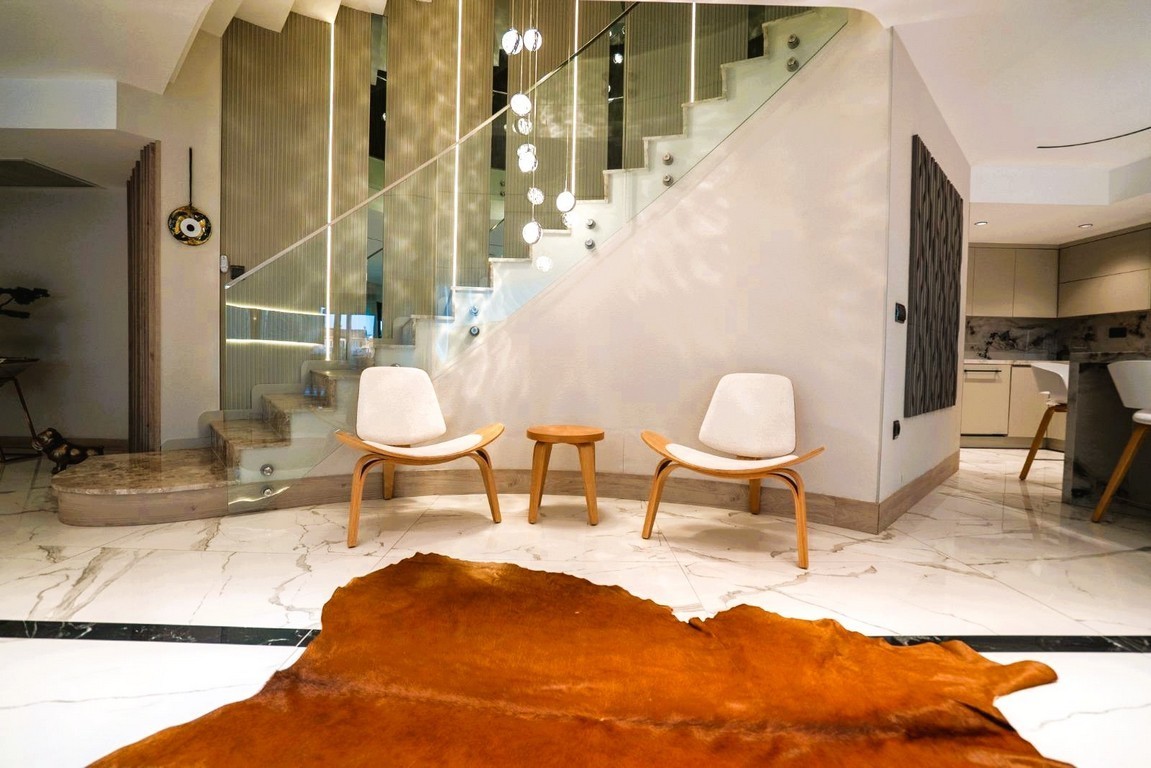 AN ARCHITECTURAL MASTERPIECE WITH BREATHTAKING MARINA VIEWS