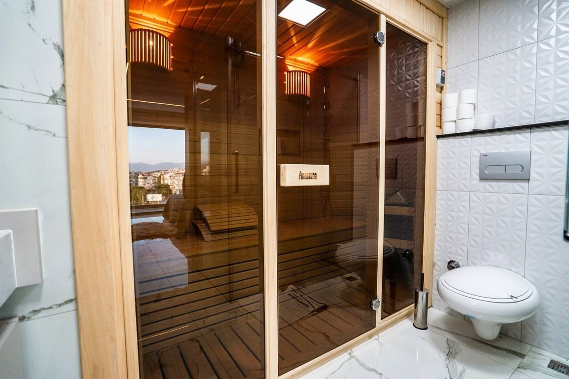 AN ARCHITECTURAL MASTERPIECE WITH BREATHTAKING MARINA VIEWS