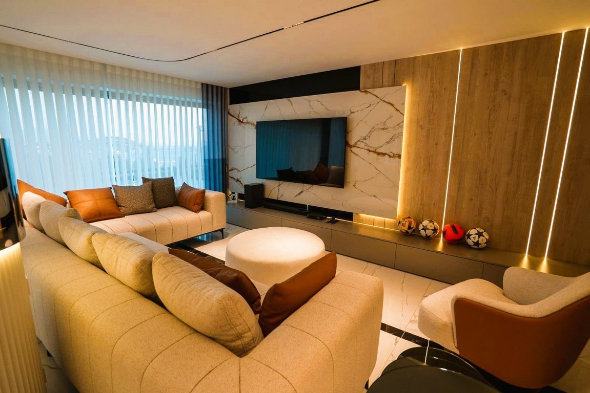 AN ARCHITECTURAL MASTERPIECE WITH BREATHTAKING MARINA VIEWS