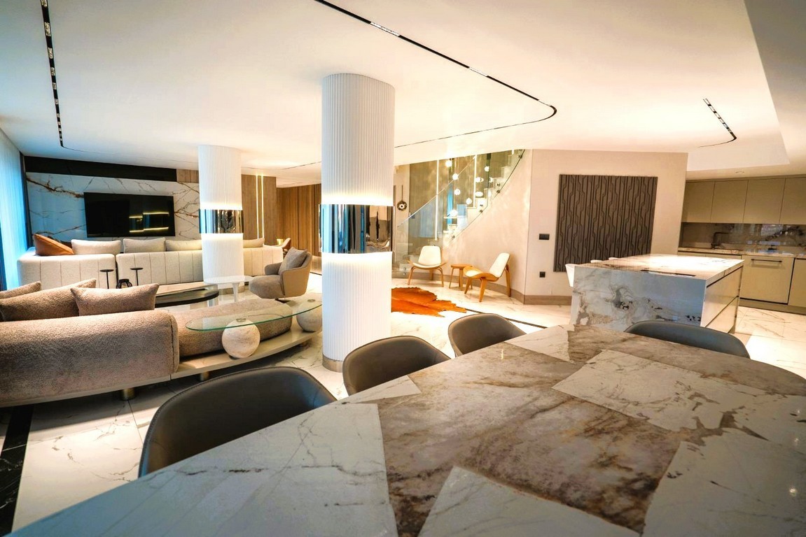AN ARCHITECTURAL MASTERPIECE WITH BREATHTAKING MARINA VIEWS