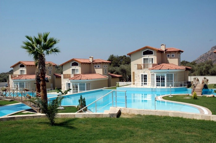 4 bedroomed luxury detached villa with 1300 sqm pool