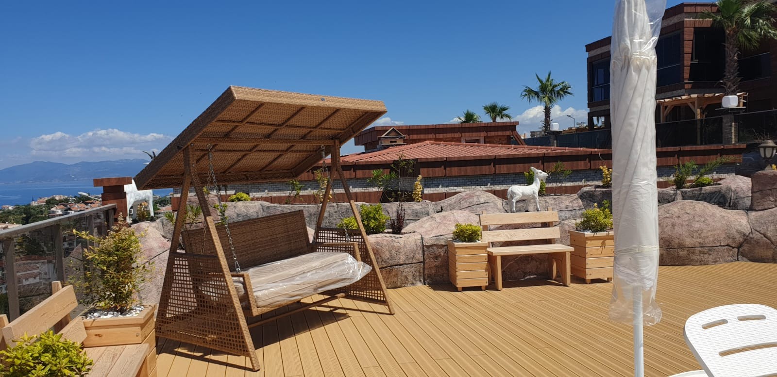 3 BEDROOMED LUXURY RESIDENCE FOR SALE IN LADIES BEACH