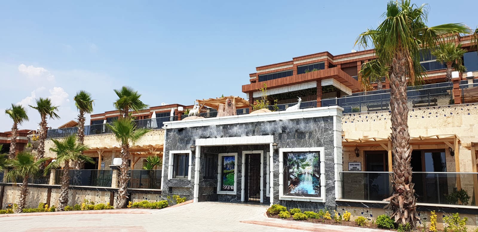 3 BEDROOMED LUXURY RESIDENCE FOR SALE IN LADIES BEACH