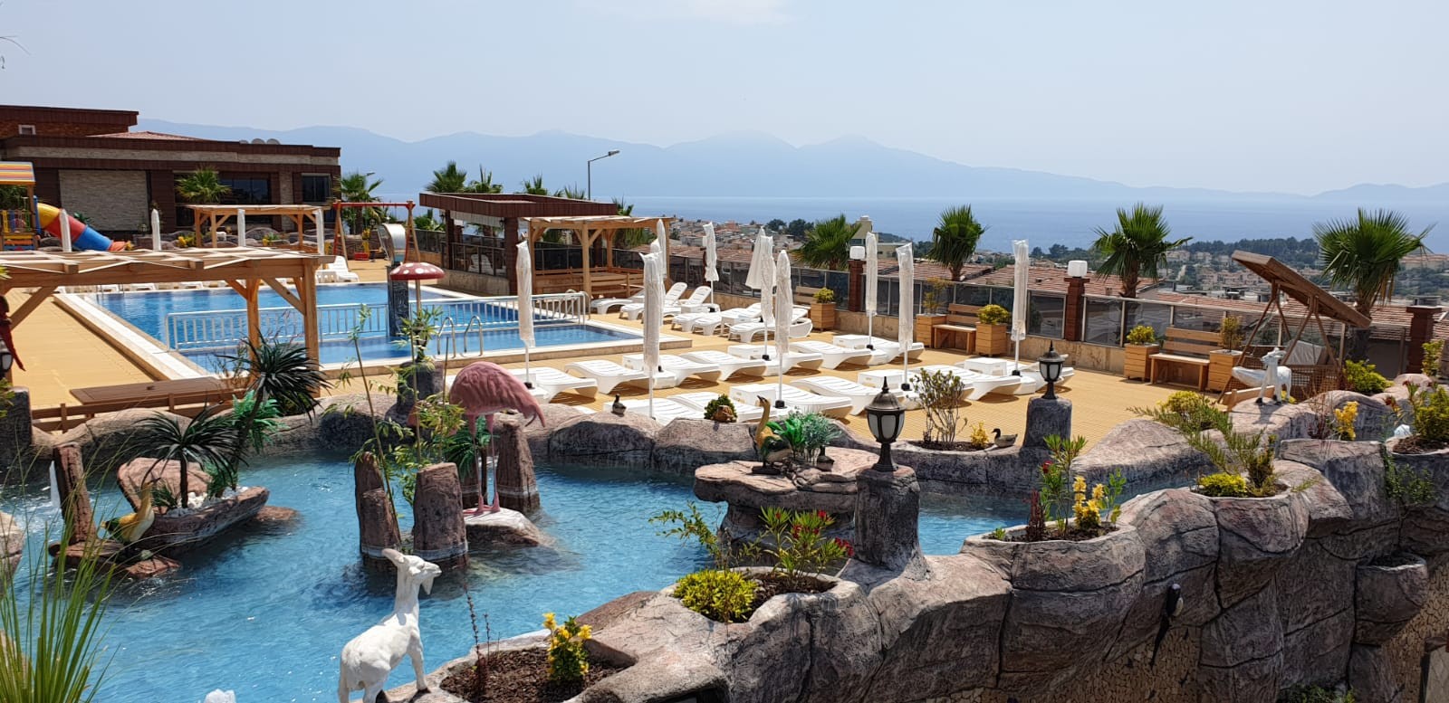 3 BEDROOMED LUXURY RESIDENCE FOR SALE IN LADIES BEACH