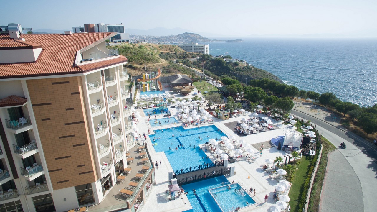 Luxury Furnished 3 Bed Unit in Beachfront Project Kusadasi