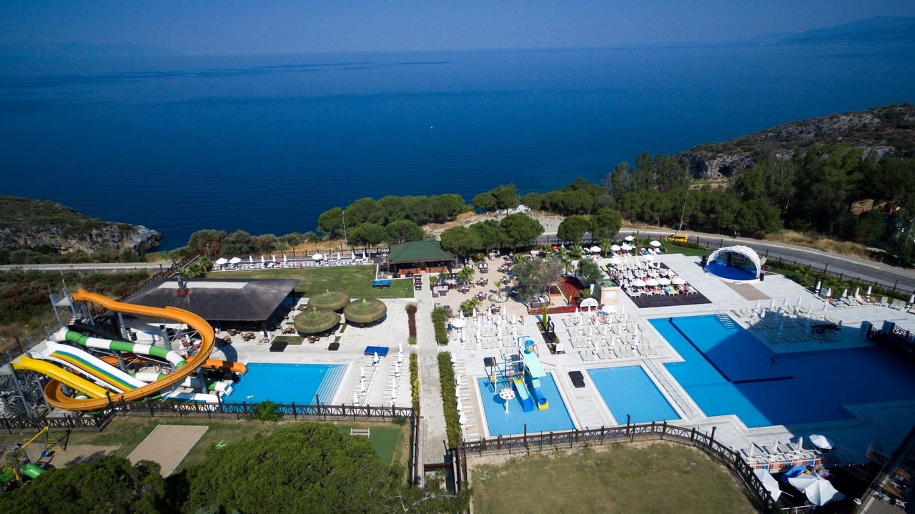Luxury Furnished 3 Bed Unit in Beachfront Project Kusadasi