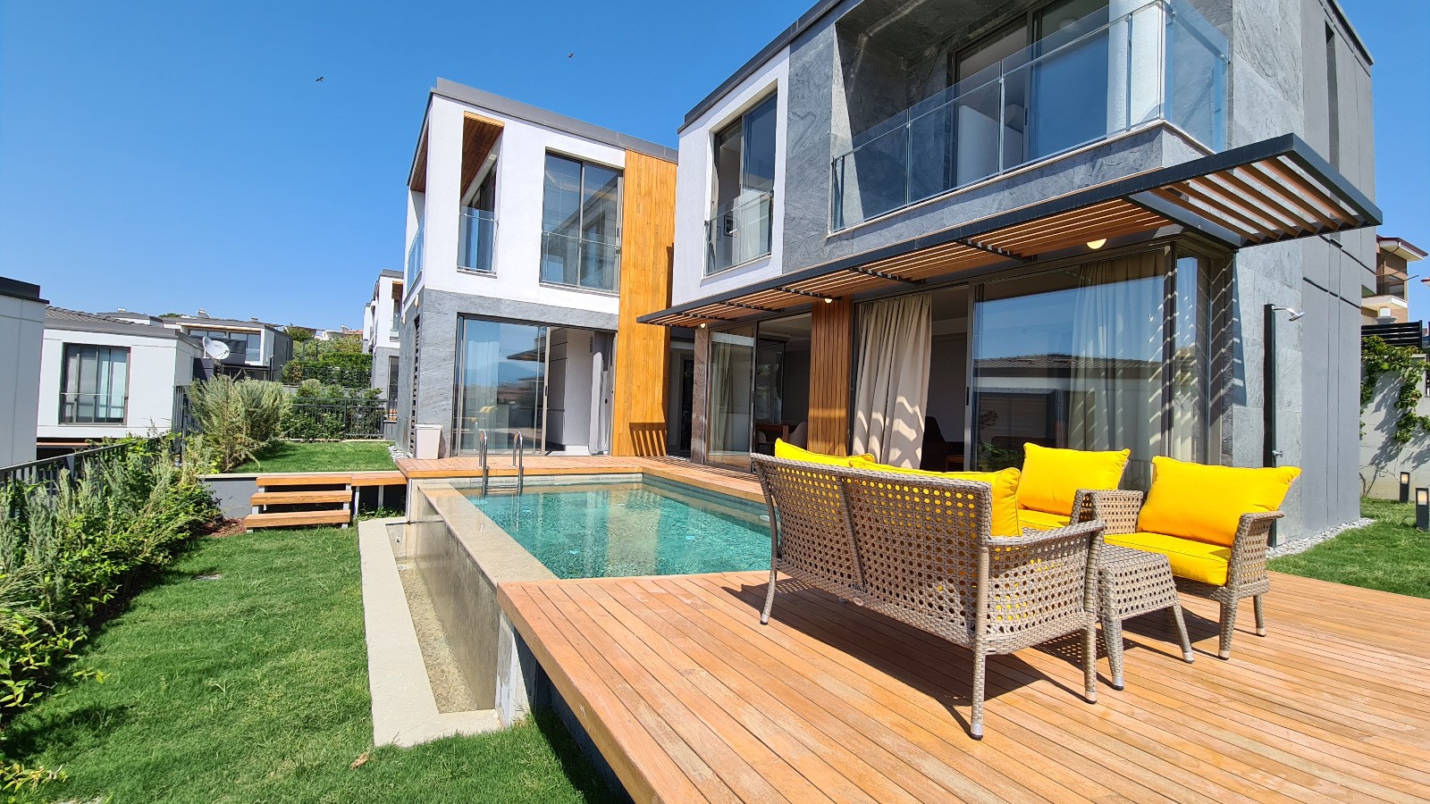 FULLY FURNISHED SEA VIEWED NEW LUXURIOUS VILLA WITH PRIVATE POOL
