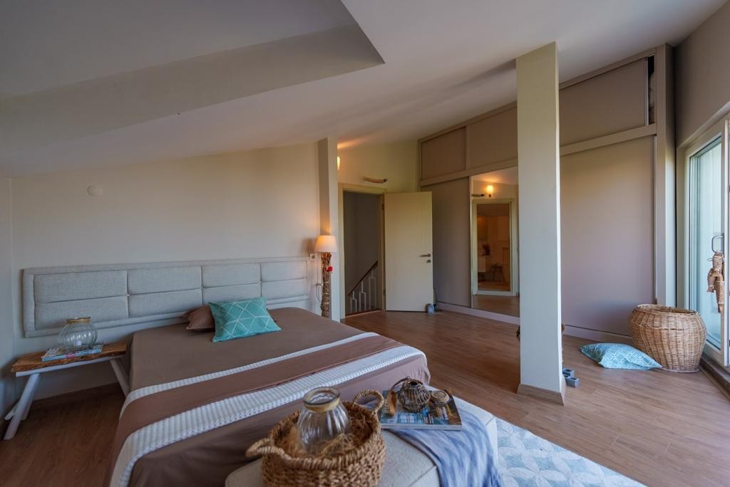Penthouse-dupleks med havudsigt: Hvor skandinavisk og bohemisk stil forenes til et boligrum ud over bylivet