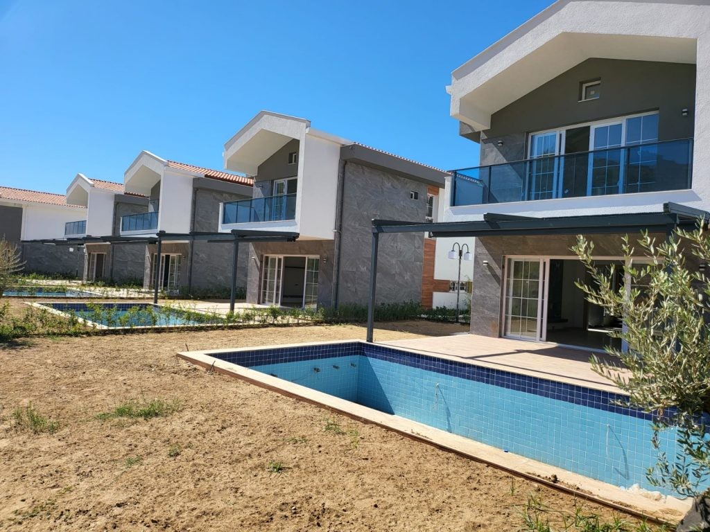 BRAND NEW DETACHED LUXURY VILLAS CLOSE TO THE SEA LAKE AND AQUAPARK