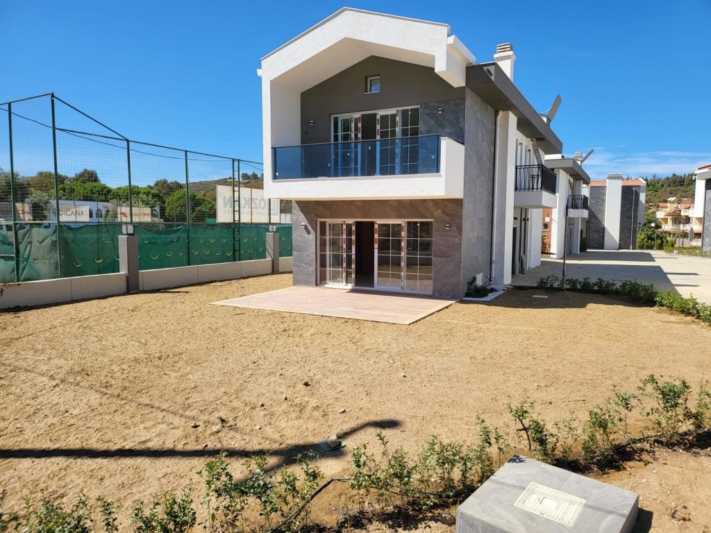 BRAND NEW DETACHED LUXURY VILLAS CLOSE TO THE SEA LAKE AND AQUAPARK
