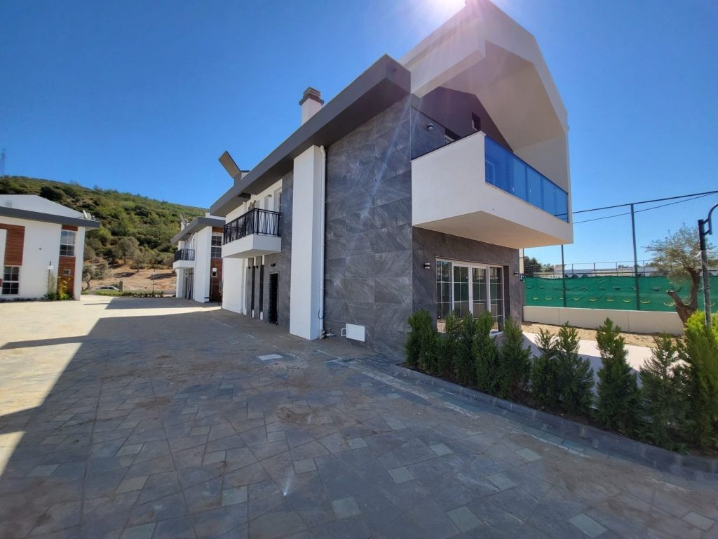 BRAND NEW DETACHED LUXURY VILLAS CLOSE TO THE SEA LAKE AND AQUAPARK