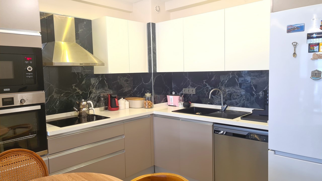 Меблированная квартира с 2 спальнями на продажу в районе Марина, Кушадасы