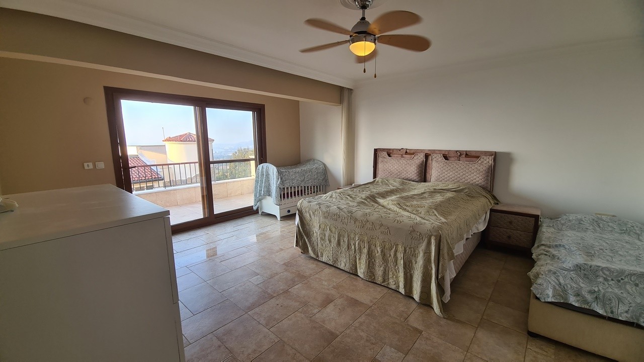 «Потрясающая вилла с 5 спальнями, собственным бассейном, видом на природу и море в Соуджаке, Кушадасы»