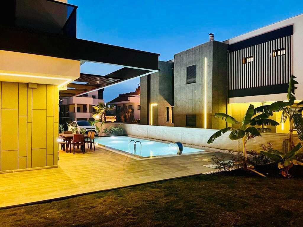 Престижная ультра-роскошная вилла на участке 540 м² в самом сердце Кушадасы