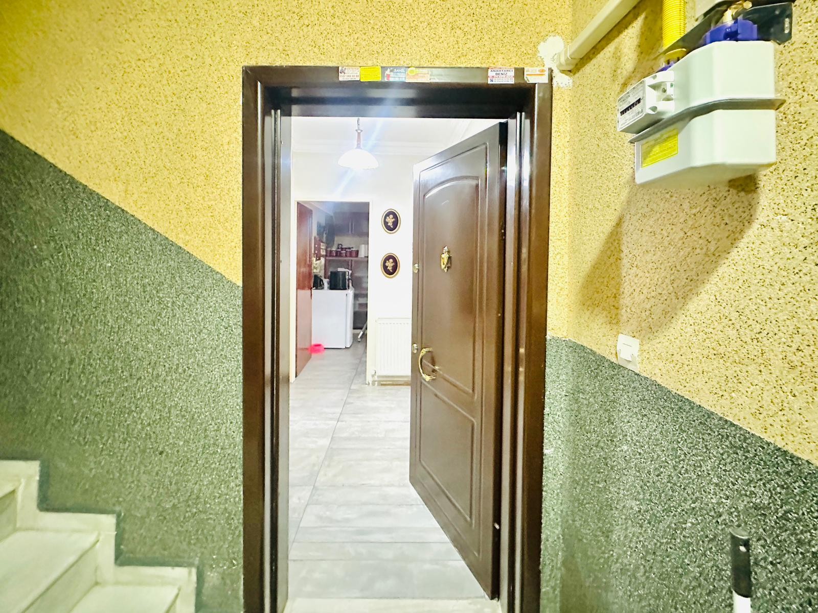 В сердце Кушадасы! Квартира 3+1 с кондиционером и природным газом в районе Тюркмен
