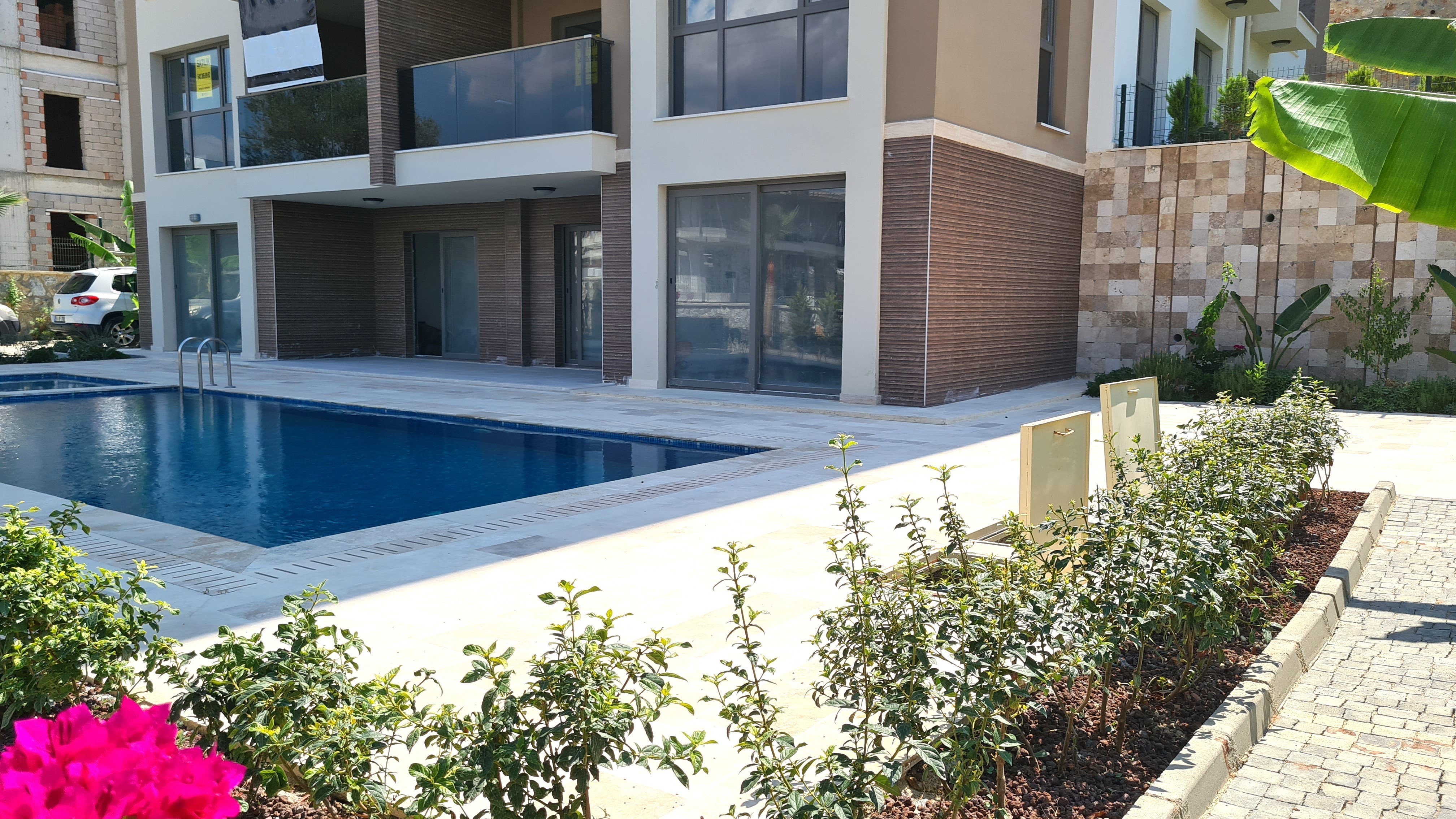 Appartement moderne entièrement meublé à vendre dans le quartier de Değirmendere, Kuşadası