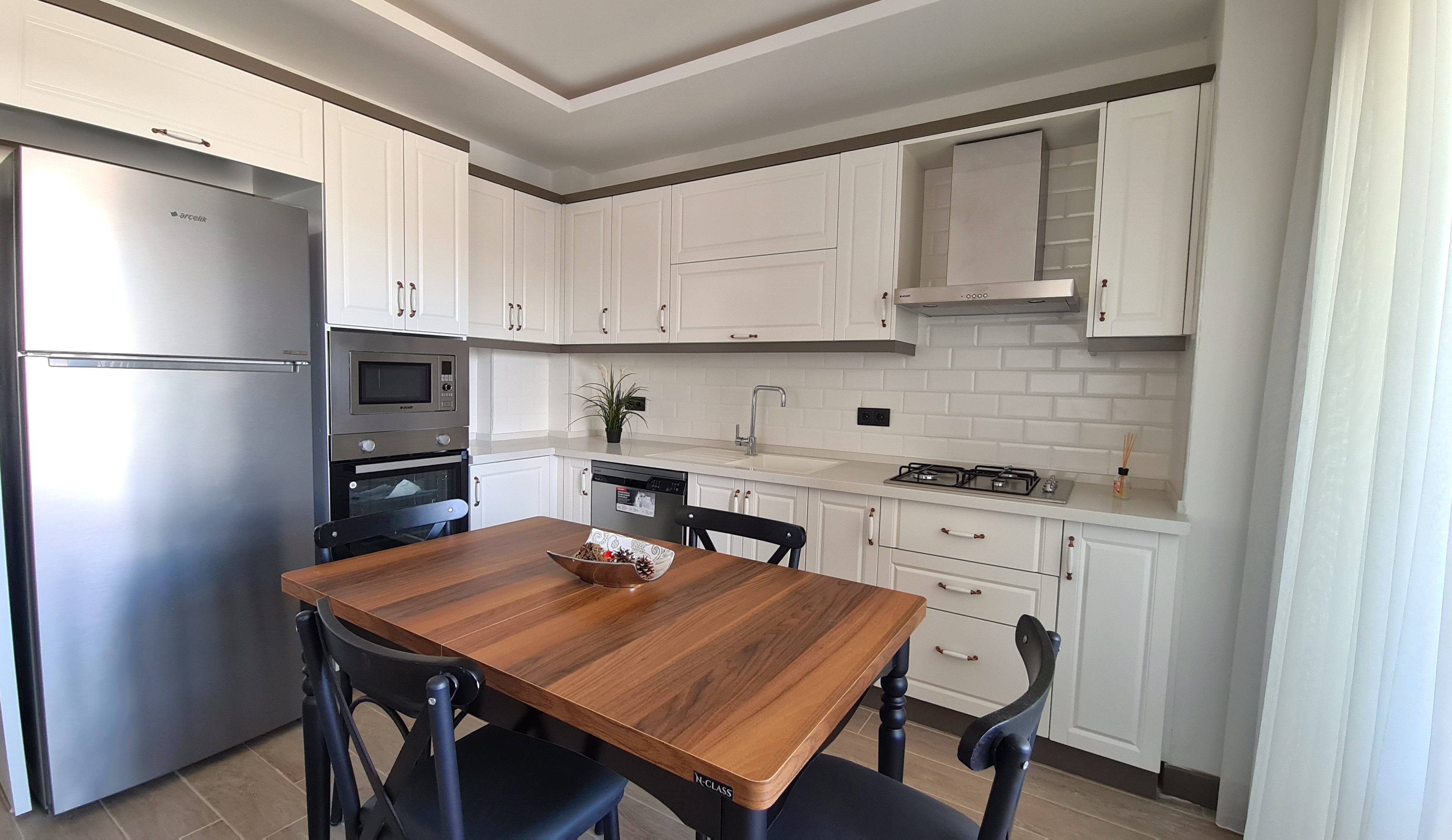 Appartement moderne entièrement meublé à vendre dans le quartier de Değirmendere, Kuşadası