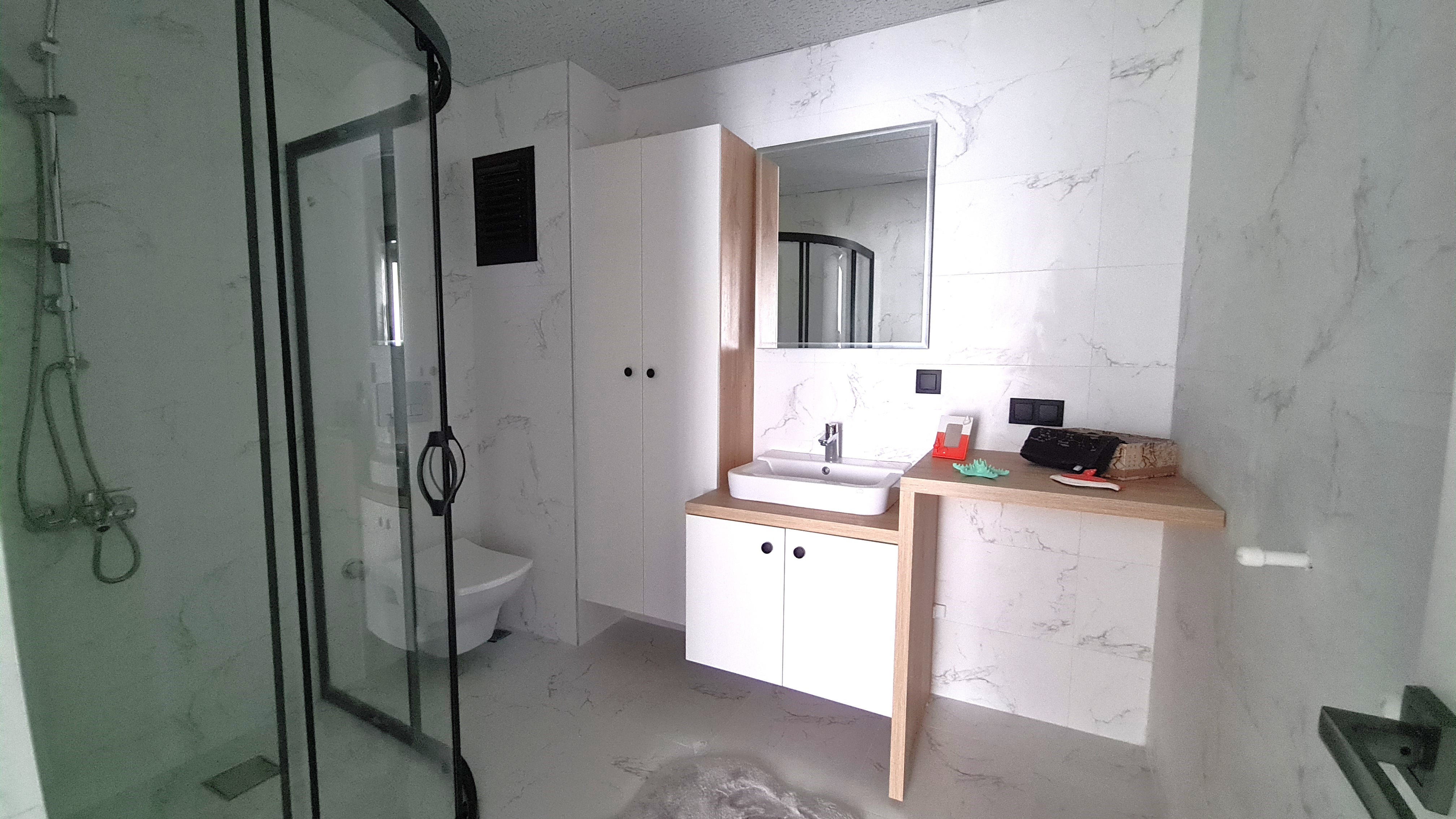 Appartement moderne entièrement meublé à vendre dans le quartier de Değirmendere, Kuşadası