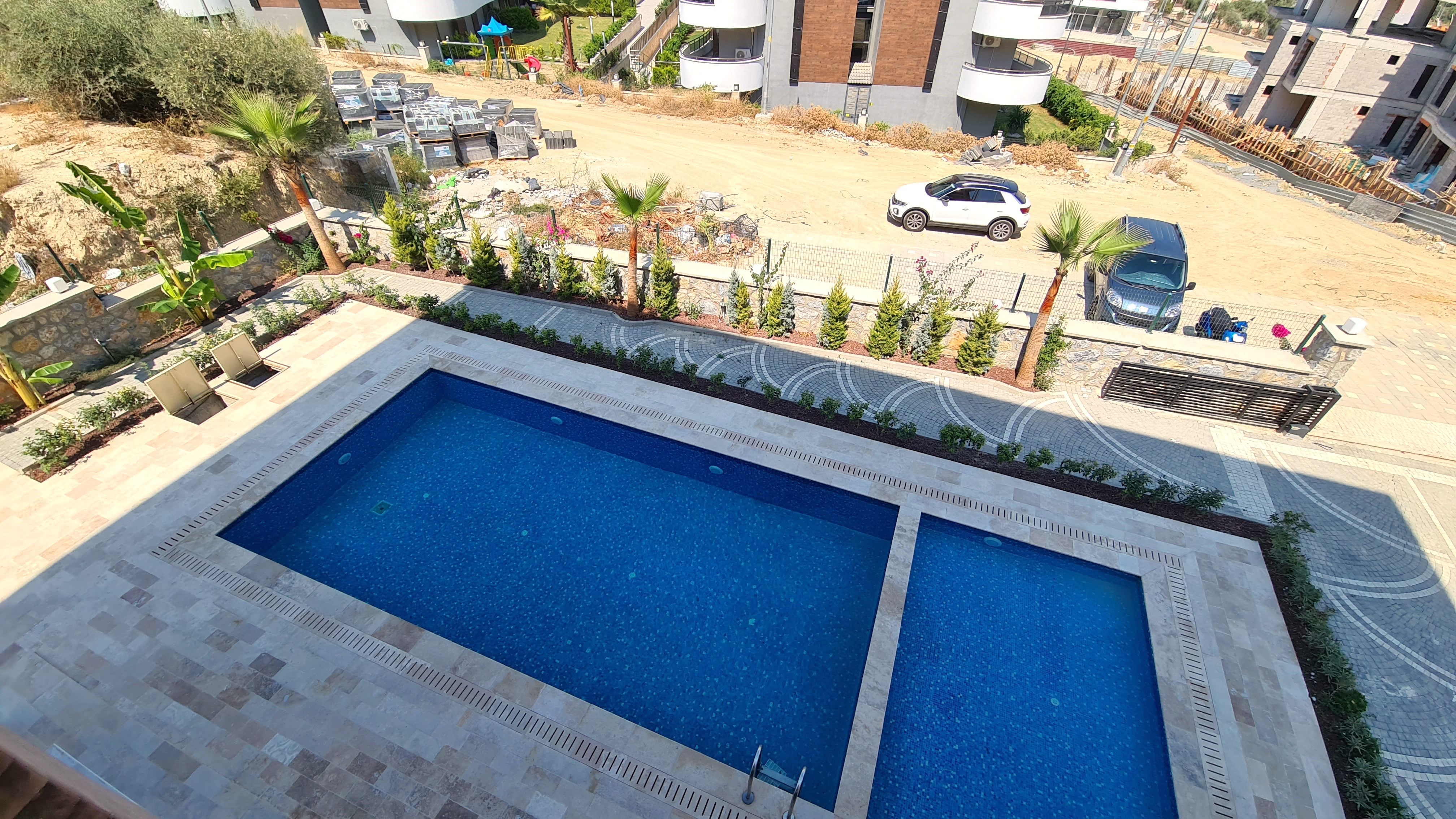 Appartement moderne entièrement meublé à vendre dans le quartier de Değirmendere, Kuşadası
